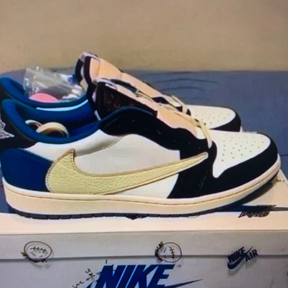 Travis Scott X Air Jordan 1 Low Fragment Design